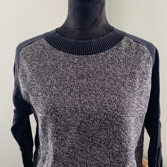 GAP Sweater - Picture 2 of 6